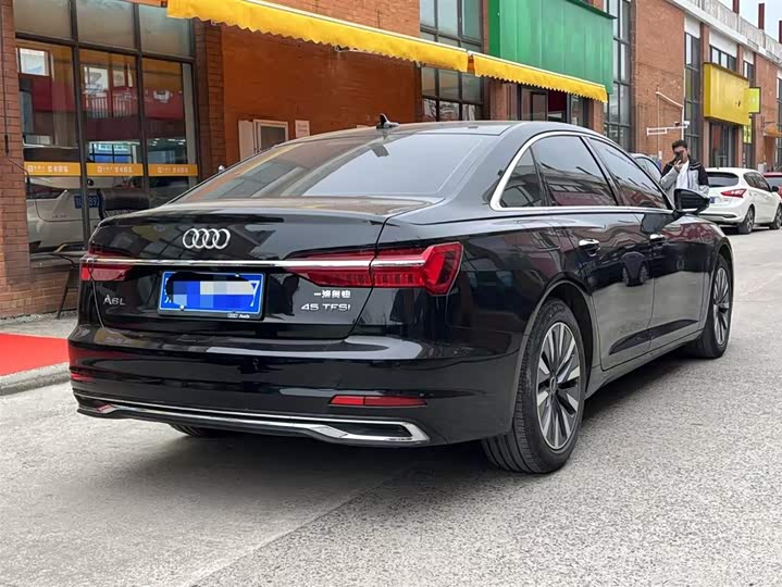 Фото 8 - Audi A6L