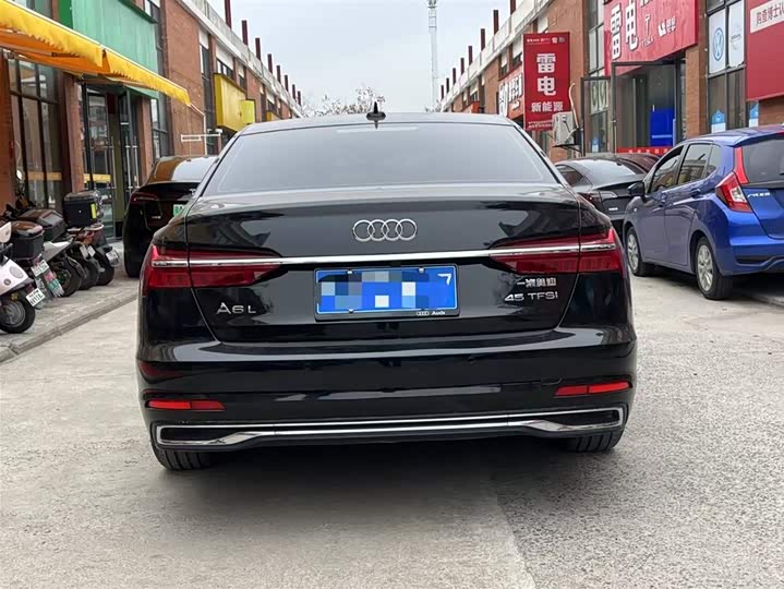 Фото 9 - Audi A6L