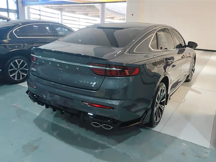 Фото 3 - Geely Preface