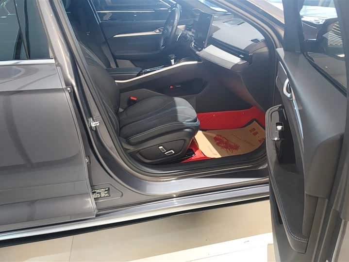 Фото 8 - Geely Preface