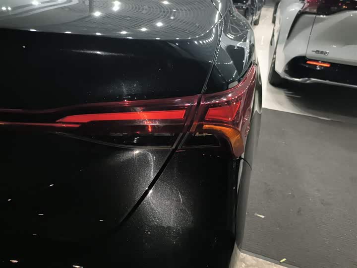 Фото 8 - Toyota Avalon