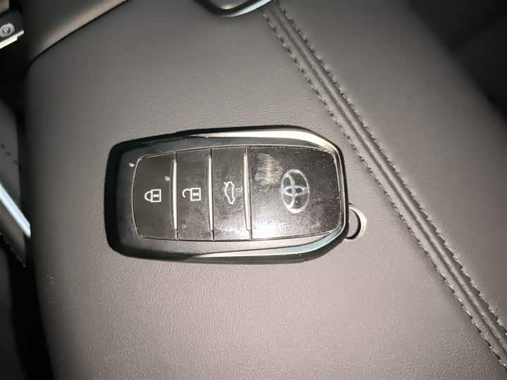 Фото 9 - Toyota Avalon