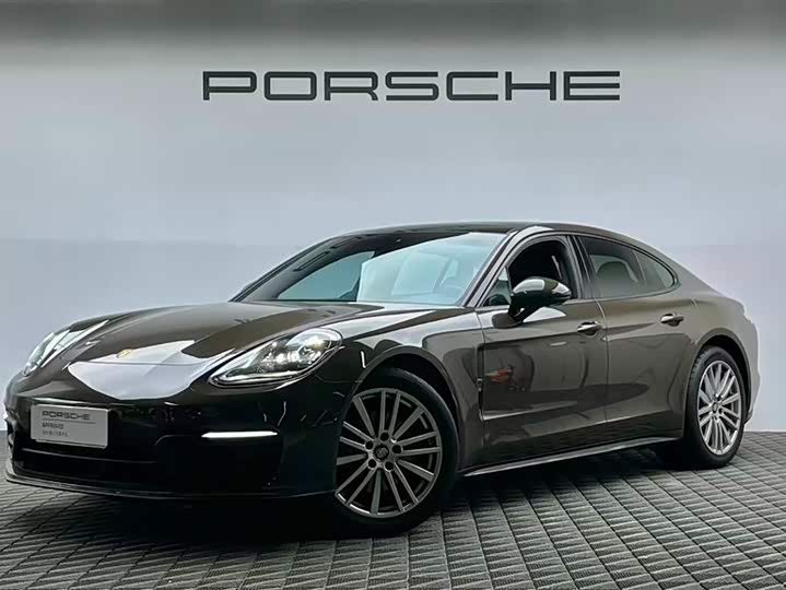 Фото 1 - Porsche Panamera