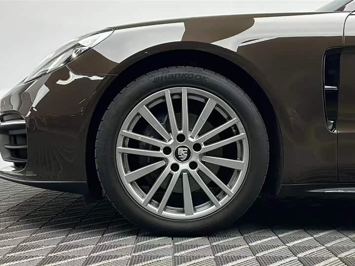 Фото 8 - Porsche Panamera