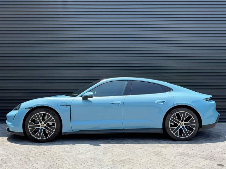 Фото 4 - Porsche Taycan