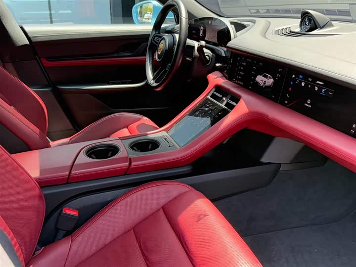 Фото 7 - Porsche Taycan