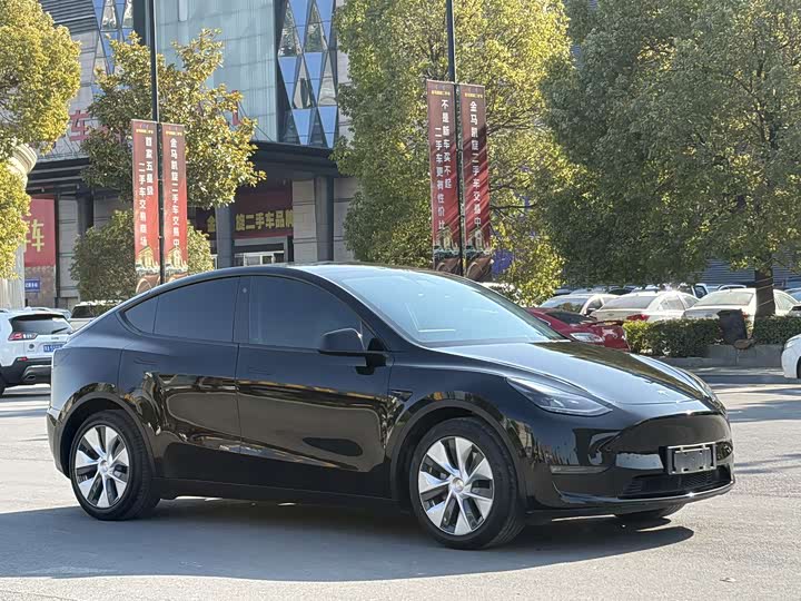 Фото 3 - Tesla Model Y