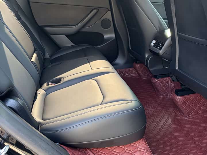 Фото 8 - Tesla Model Y