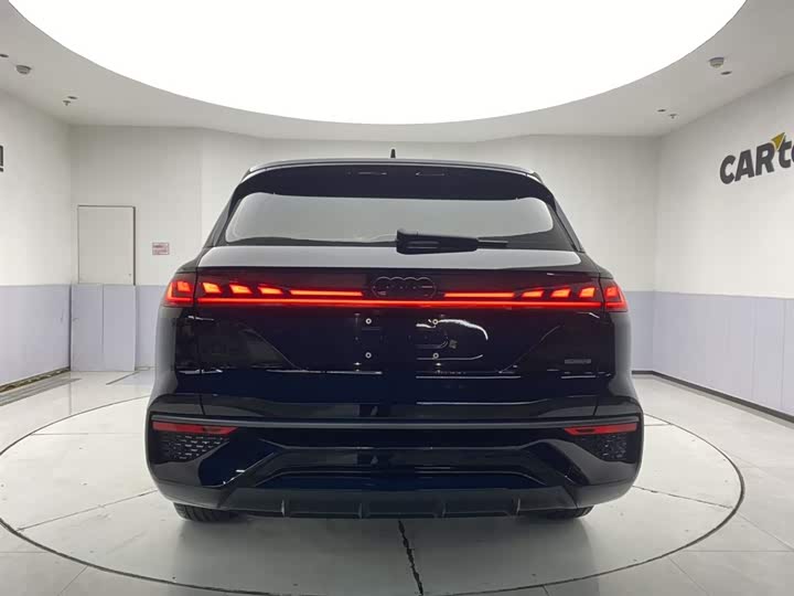 Фото 6 - Audi Q6