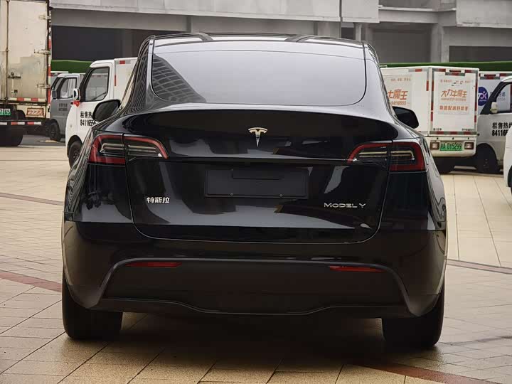 Фото 6 - Tesla Model Y
