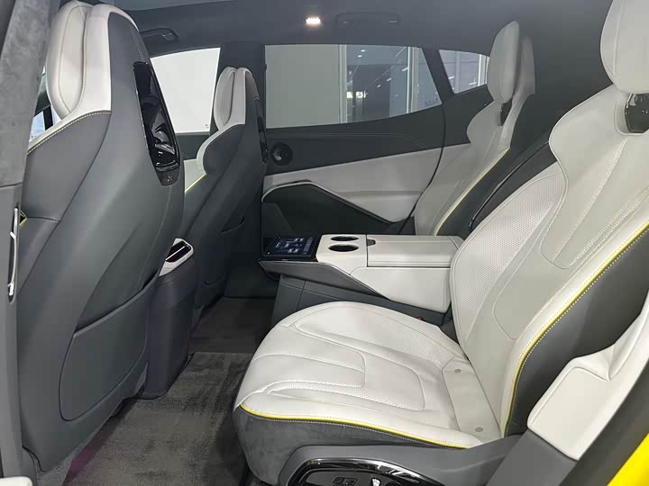 Фото 5 - Lotus Eletre