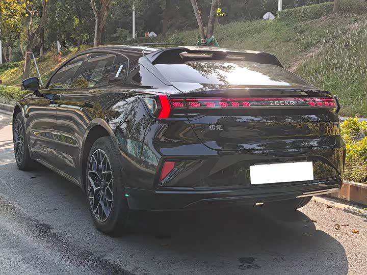 Фото 3 - Zeekr 001
