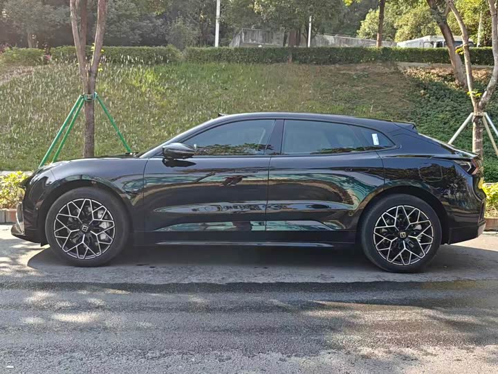 Фото 5 - Zeekr 001