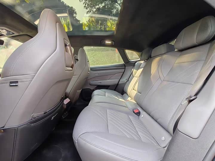 Фото 9 - Zeekr 001