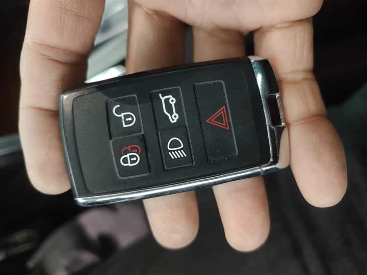 Фото 9 - Land Rover Discovery Sport