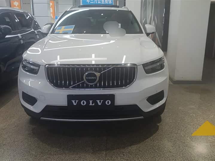 Фото 2 - Volvo XC40