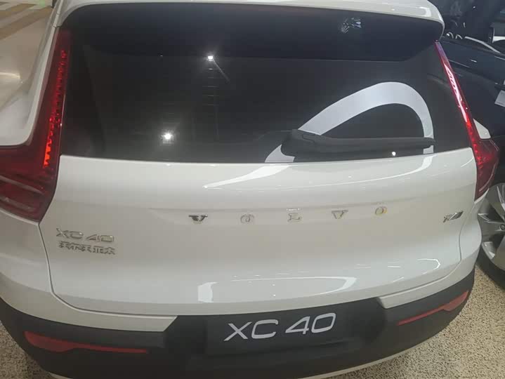Фото 4 - Volvo XC40