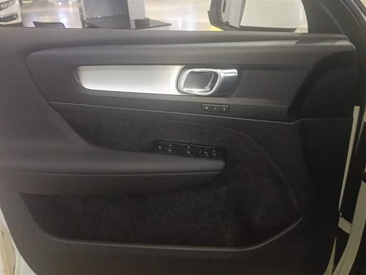 Фото 7 - Volvo XC40