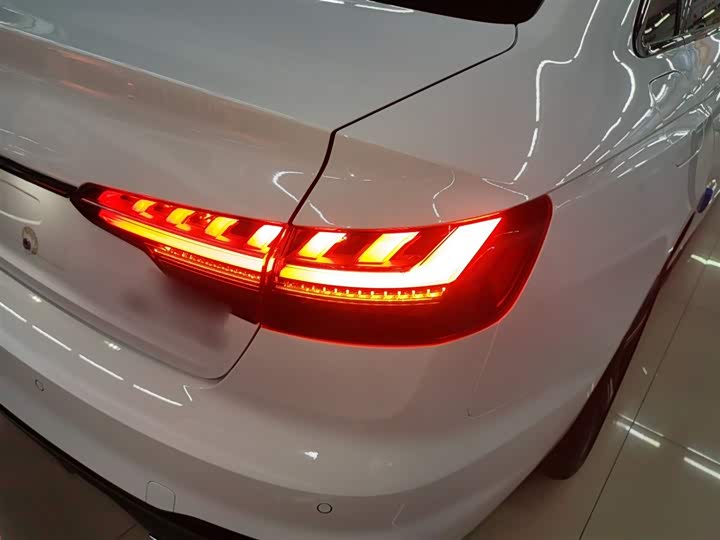 Фото 8 - Audi A4L