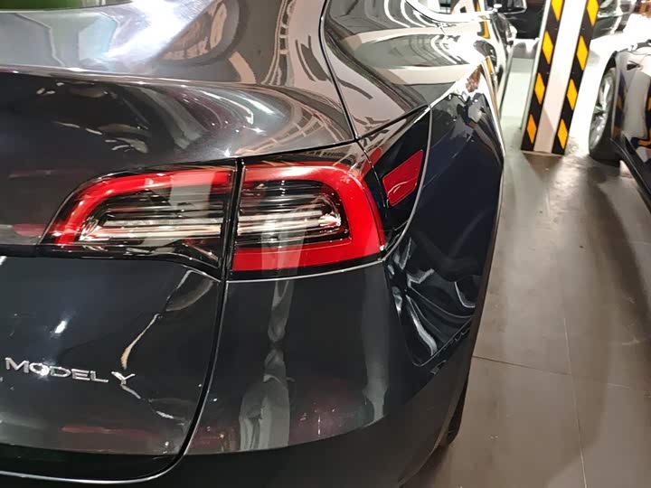 Фото 8 - Tesla Model Y