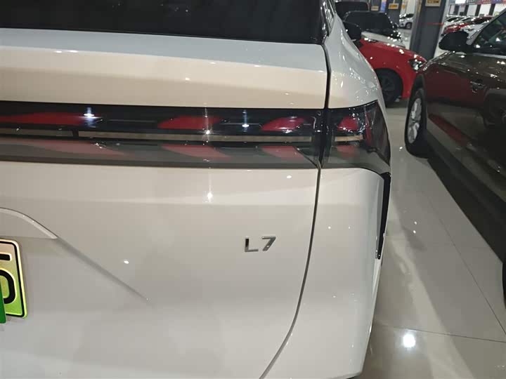 Фото 8 - Geely Galaxy L7