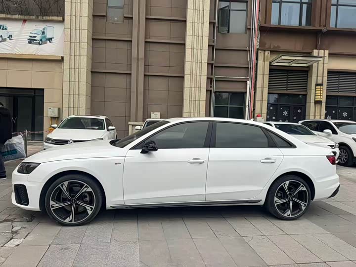 Фото 4 - Audi A4L