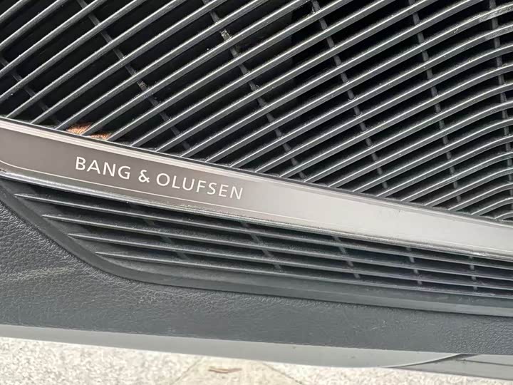 Фото 6 - Audi A4L