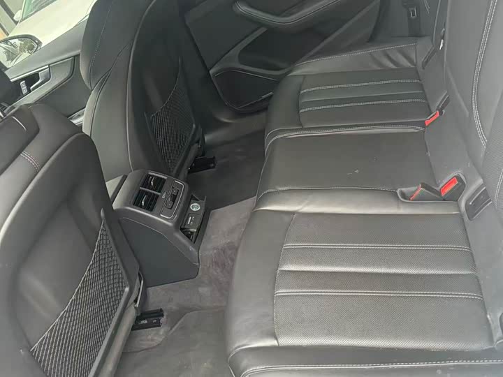 Фото 7 - Audi A4L