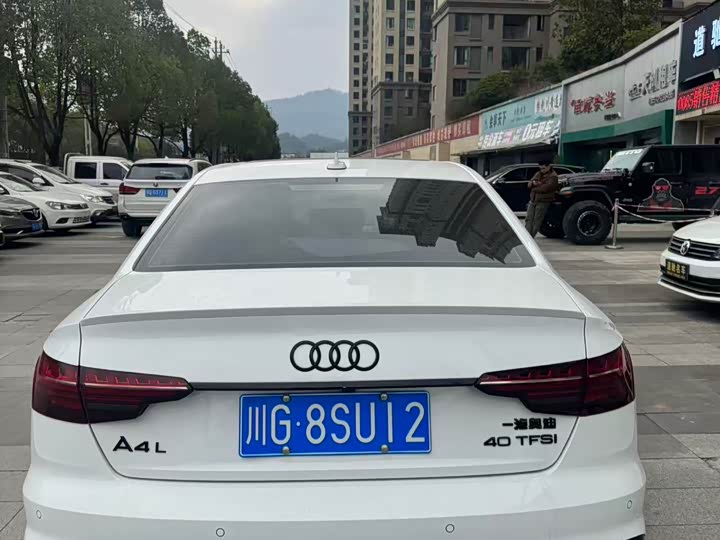 Фото 8 - Audi A4L