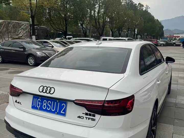 Фото 9 - Audi A4L