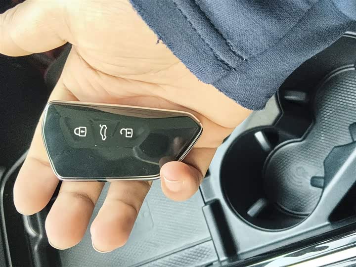 Фото 9 - Volkswagen ID.6 Crozz