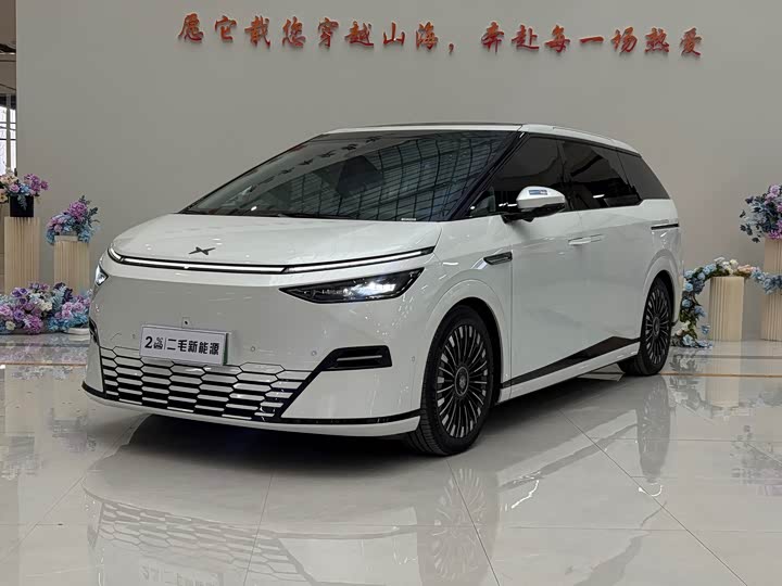 Фото 1 - XPeng X9