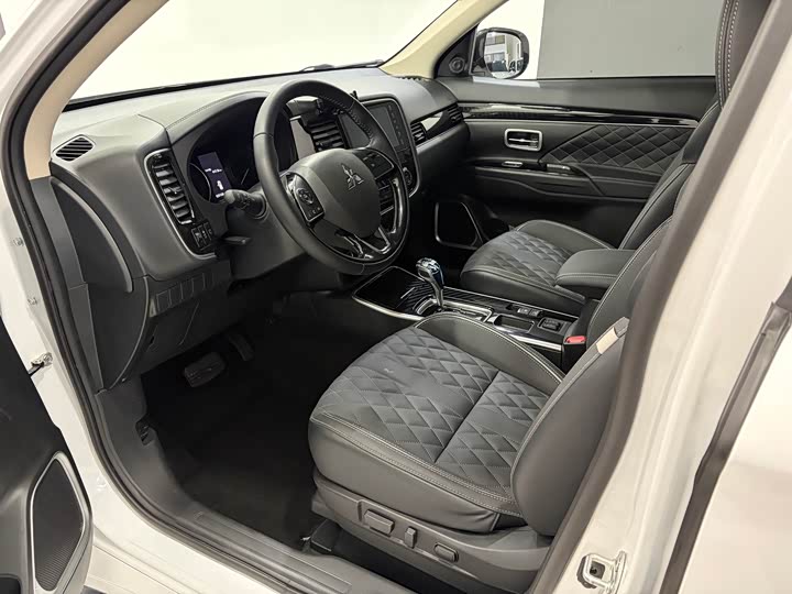 Фото 6 - Mitsubishi Outlander