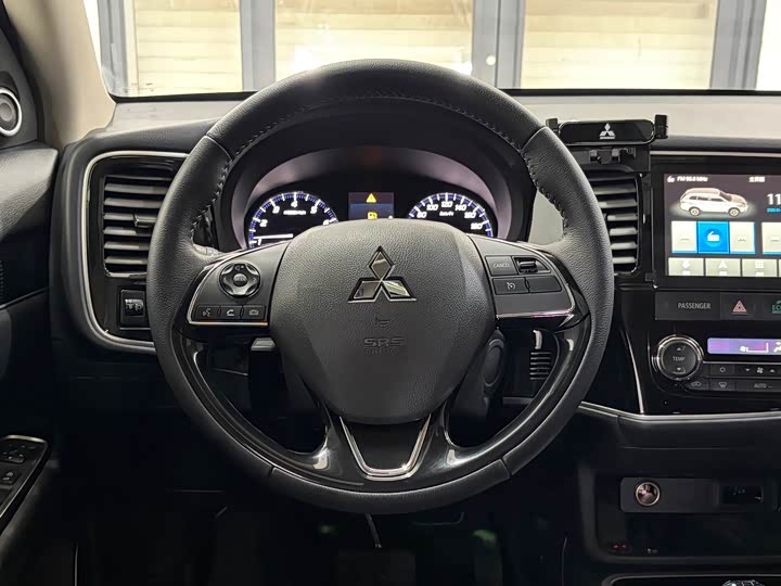 Фото 9 - Mitsubishi Outlander