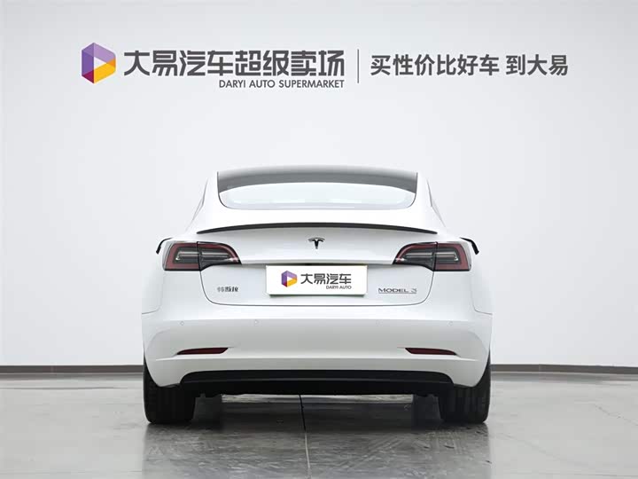 Фото 4 - Tesla Model 3