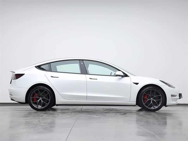 Фото 6 - Tesla Model 3