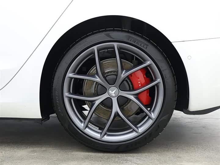 Фото 9 - Tesla Model 3