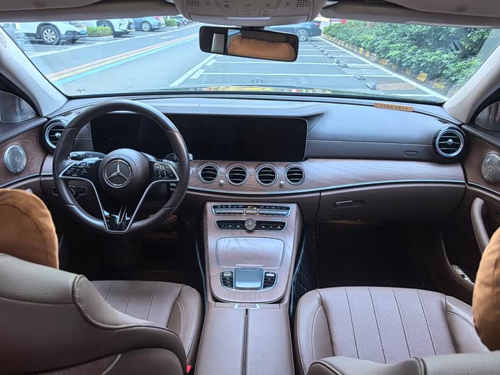 Фото 4 - Mercedes-Benz E-Class