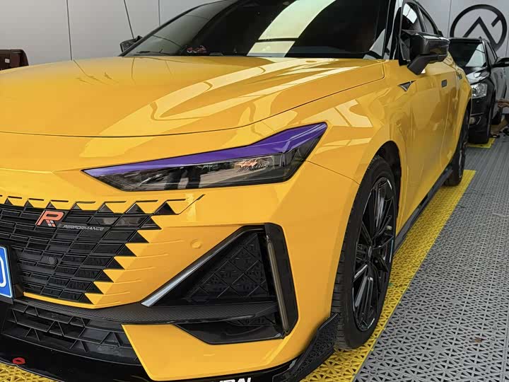 Фото 2 - Changan UNI-V