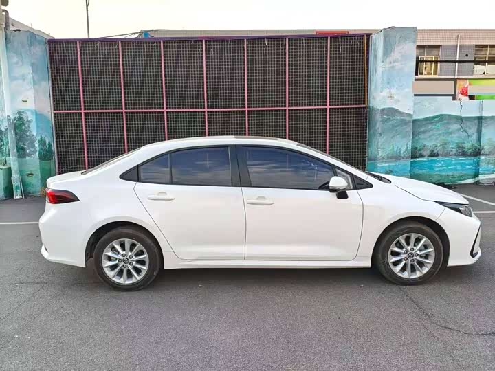 Фото 6 - Toyota Corolla