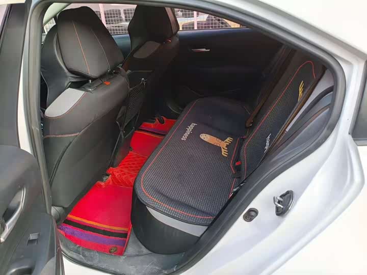 Фото 8 - Toyota Corolla