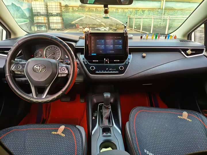 Фото 9 - Toyota Corolla