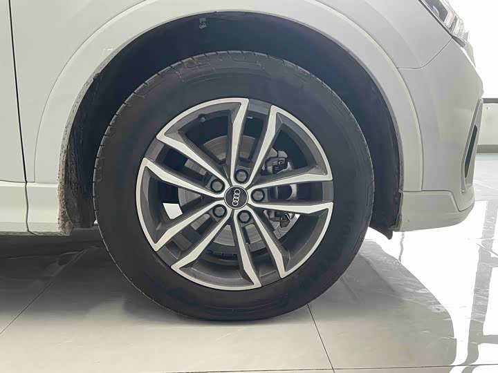 Фото 8 - Audi Q3