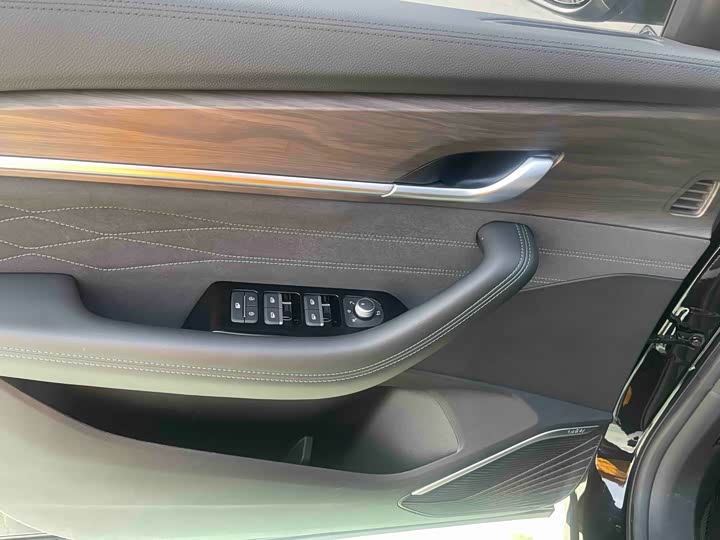 Фото 7 - Geely Monjaro