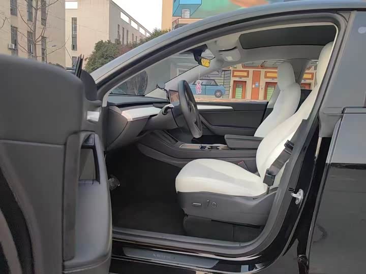 Фото 4 - Tesla Model Y