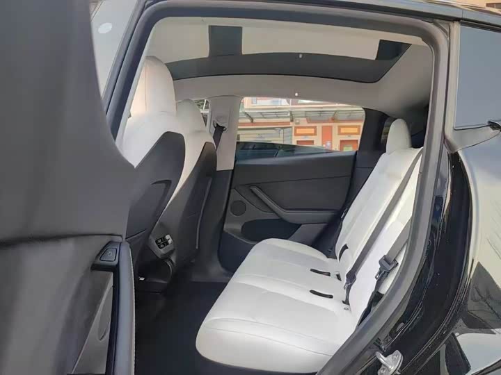 Фото 6 - Tesla Model Y