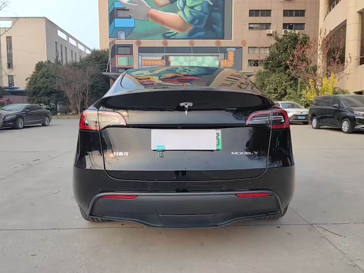 Фото 8 - Tesla Model Y