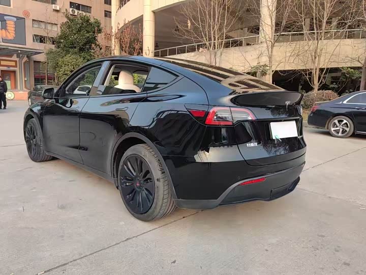 Фото 9 - Tesla Model Y