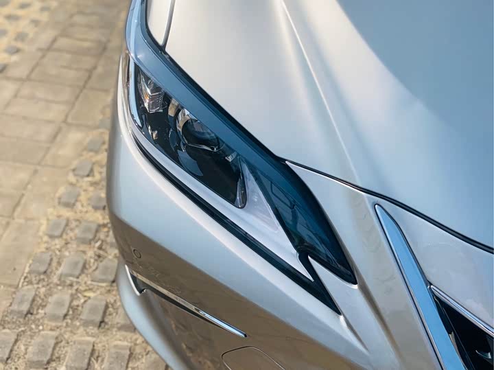 Фото 4 - Lexus ES