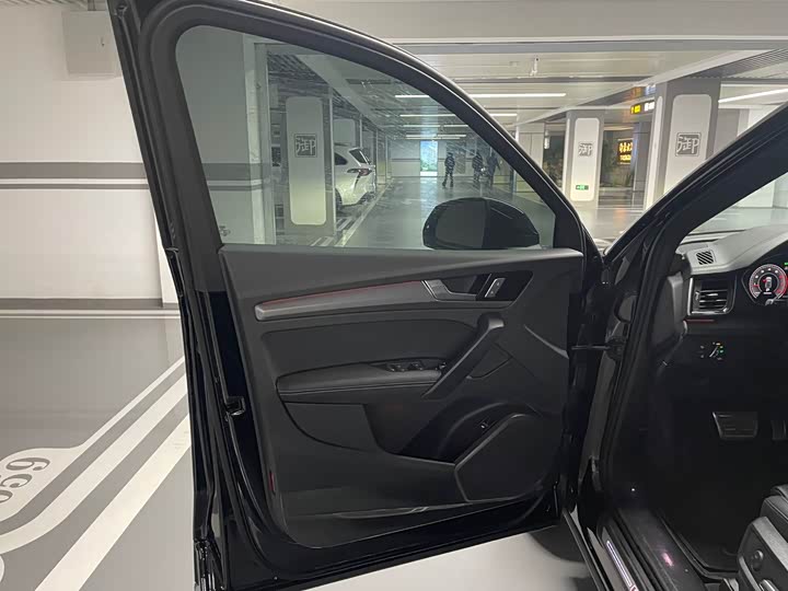 Фото 6 - Audi Q5L